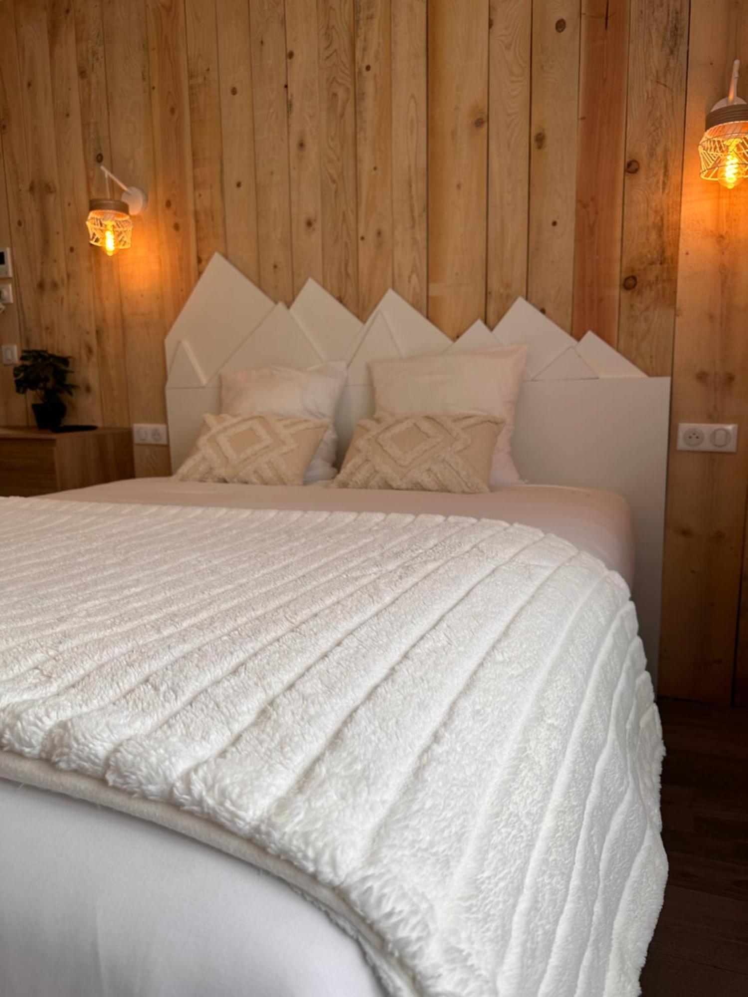Auberge Du Vieux Lanas Logis Hotel Restaurant Eksteriør bilde