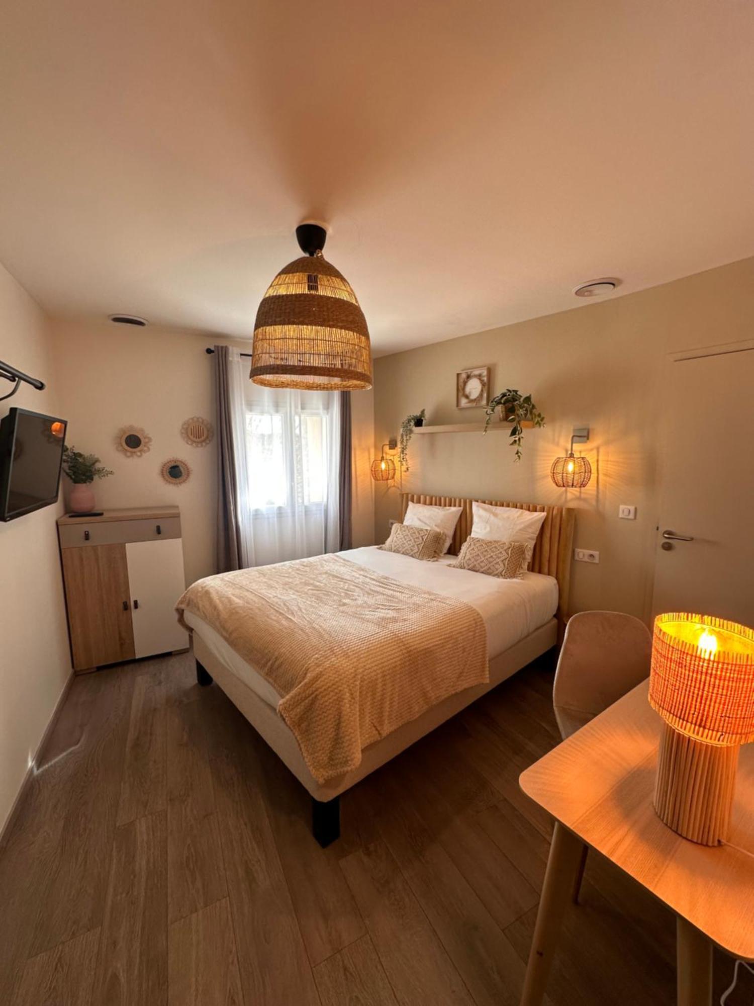 Auberge Du Vieux Lanas Logis Hotel Restaurant Eksteriør bilde