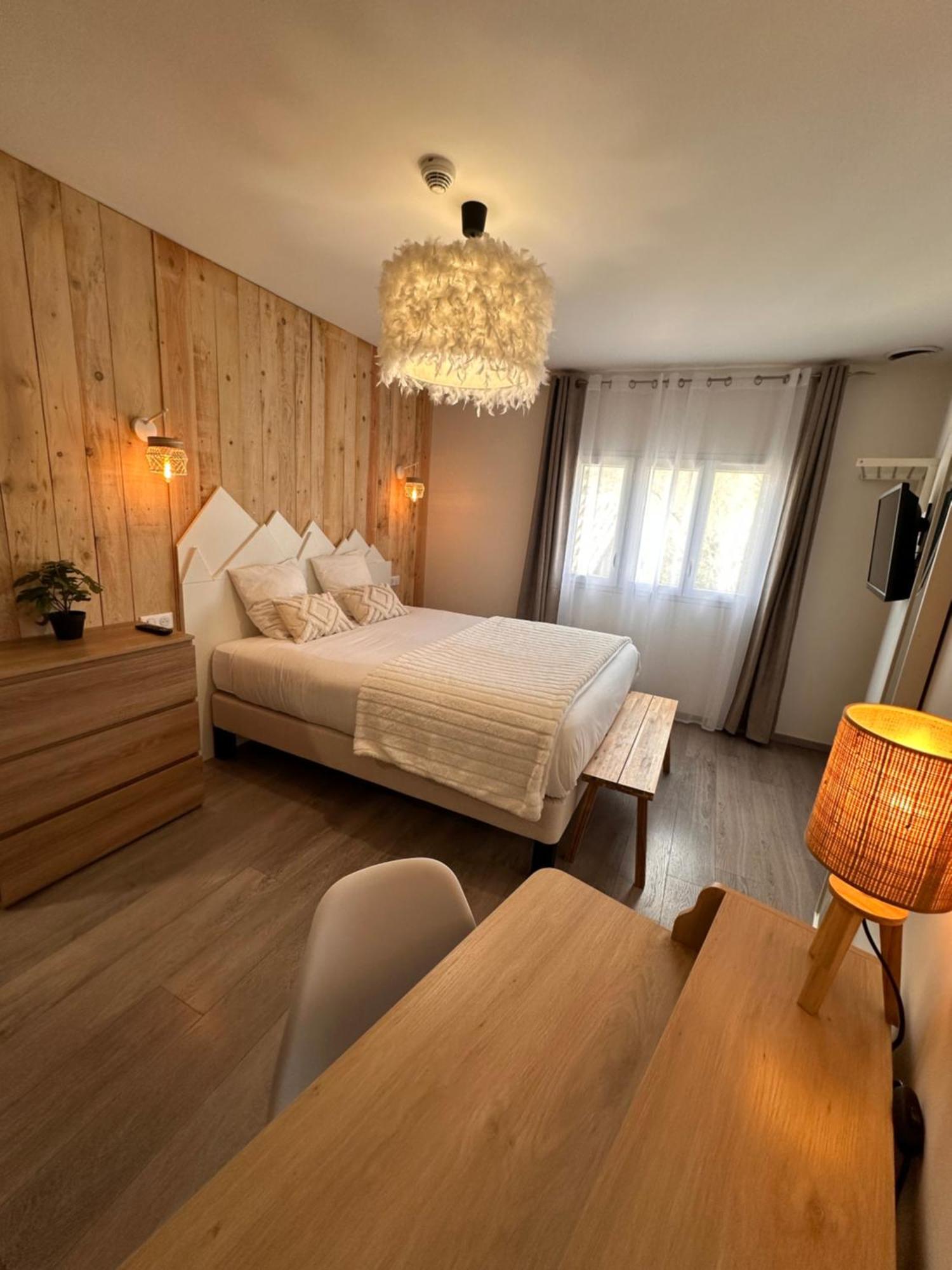 Auberge Du Vieux Lanas Logis Hotel Restaurant Eksteriør bilde