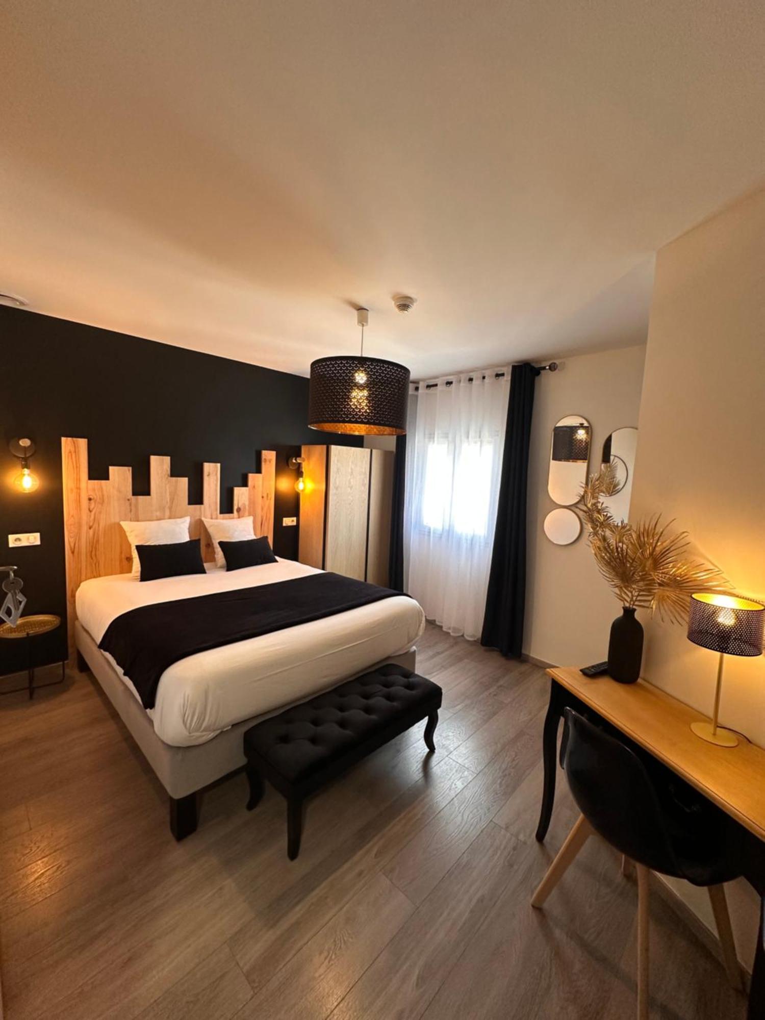 Auberge Du Vieux Lanas Logis Hotel Restaurant Eksteriør bilde