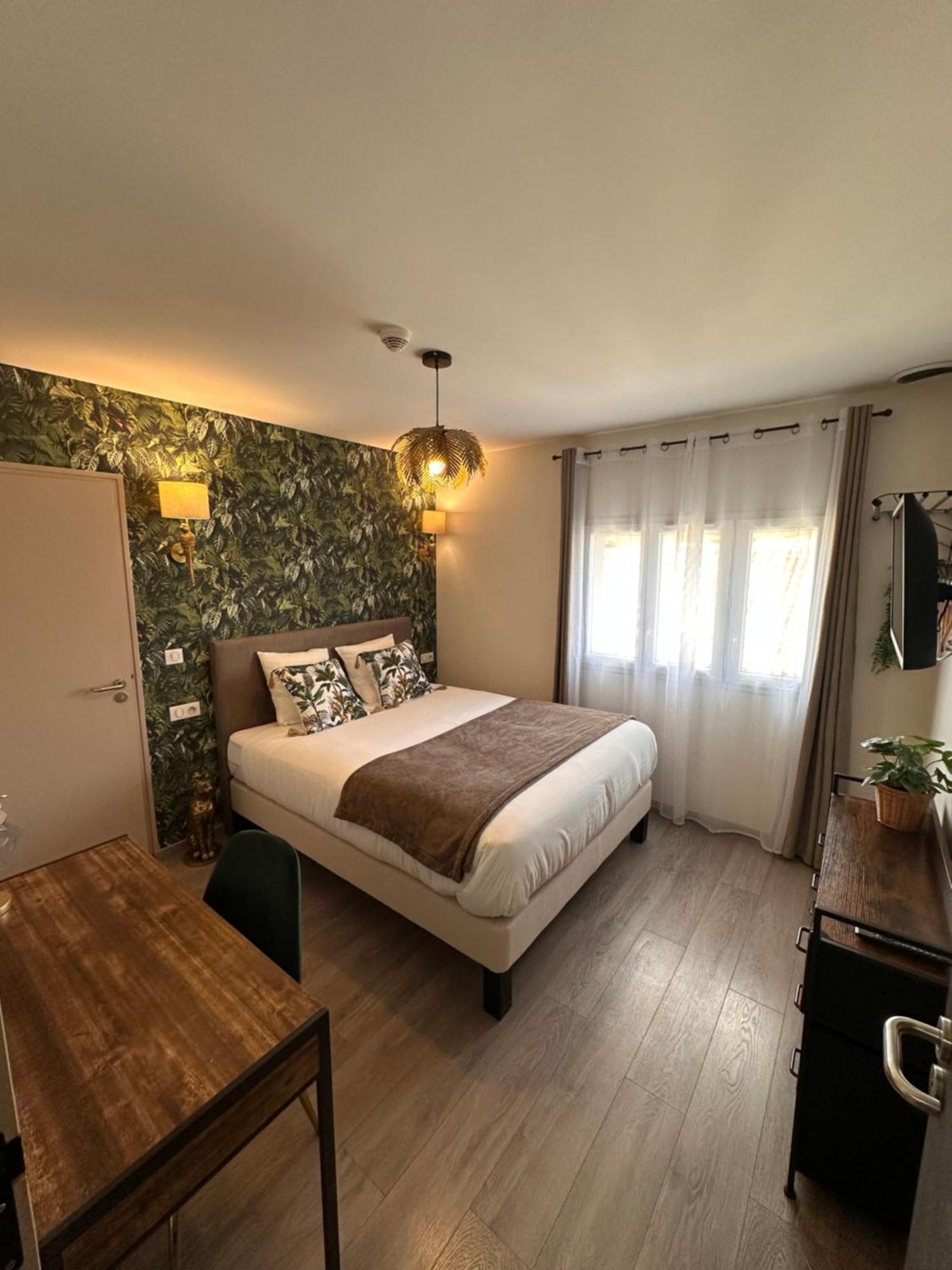 Auberge Du Vieux Lanas Logis Hotel Restaurant Eksteriør bilde