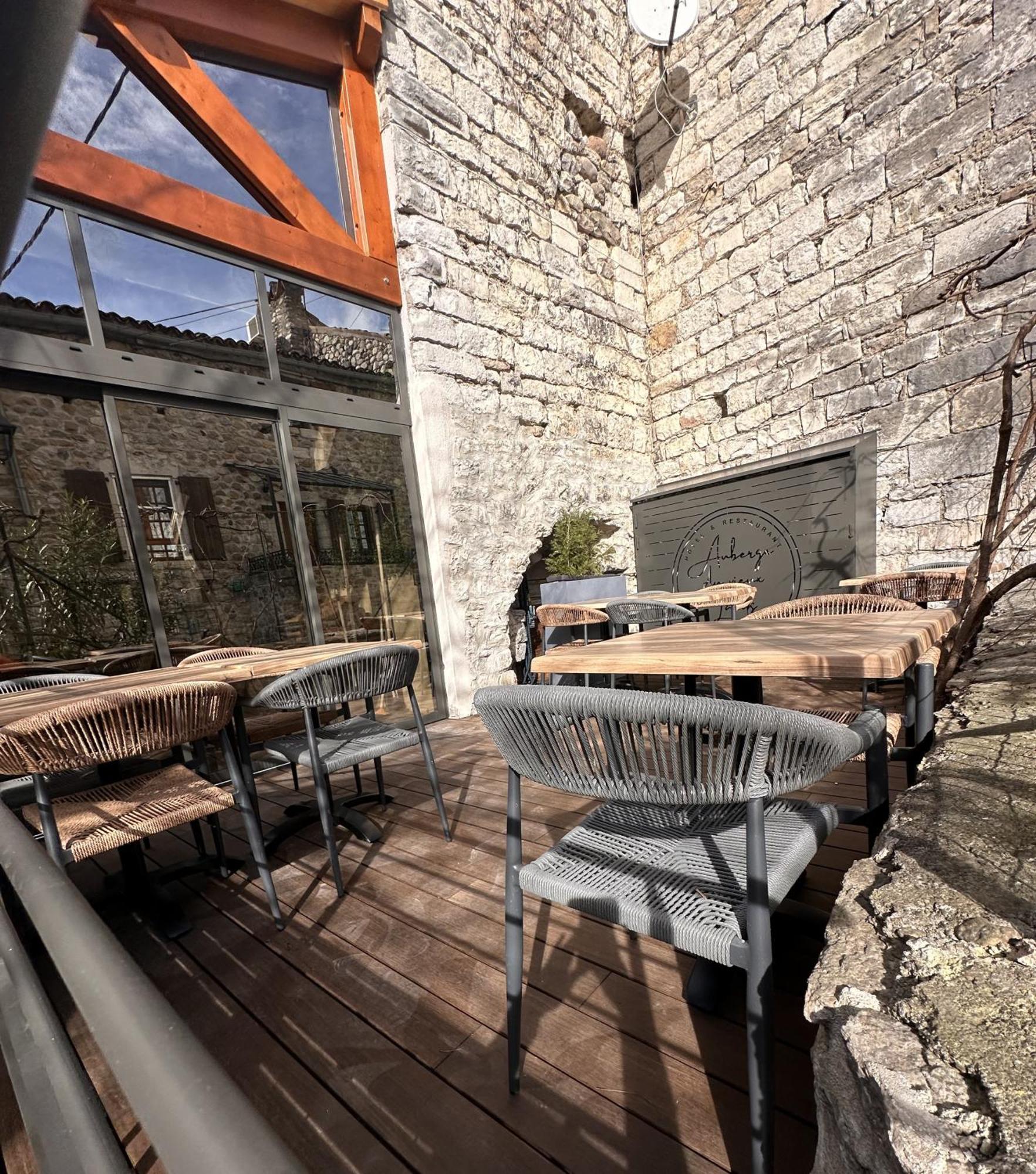 Auberge Du Vieux Lanas Logis Hotel Restaurant Eksteriør bilde