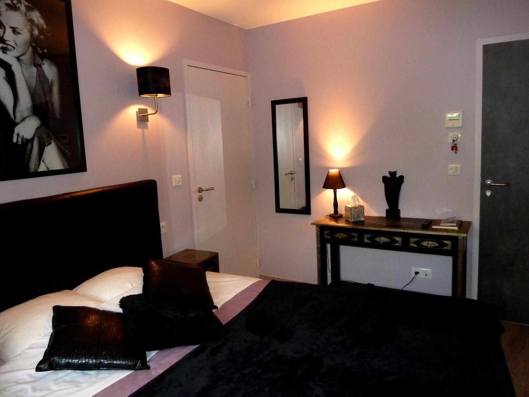 Auberge Du Vieux Lanas Logis Hotel Restaurant Eksteriør bilde