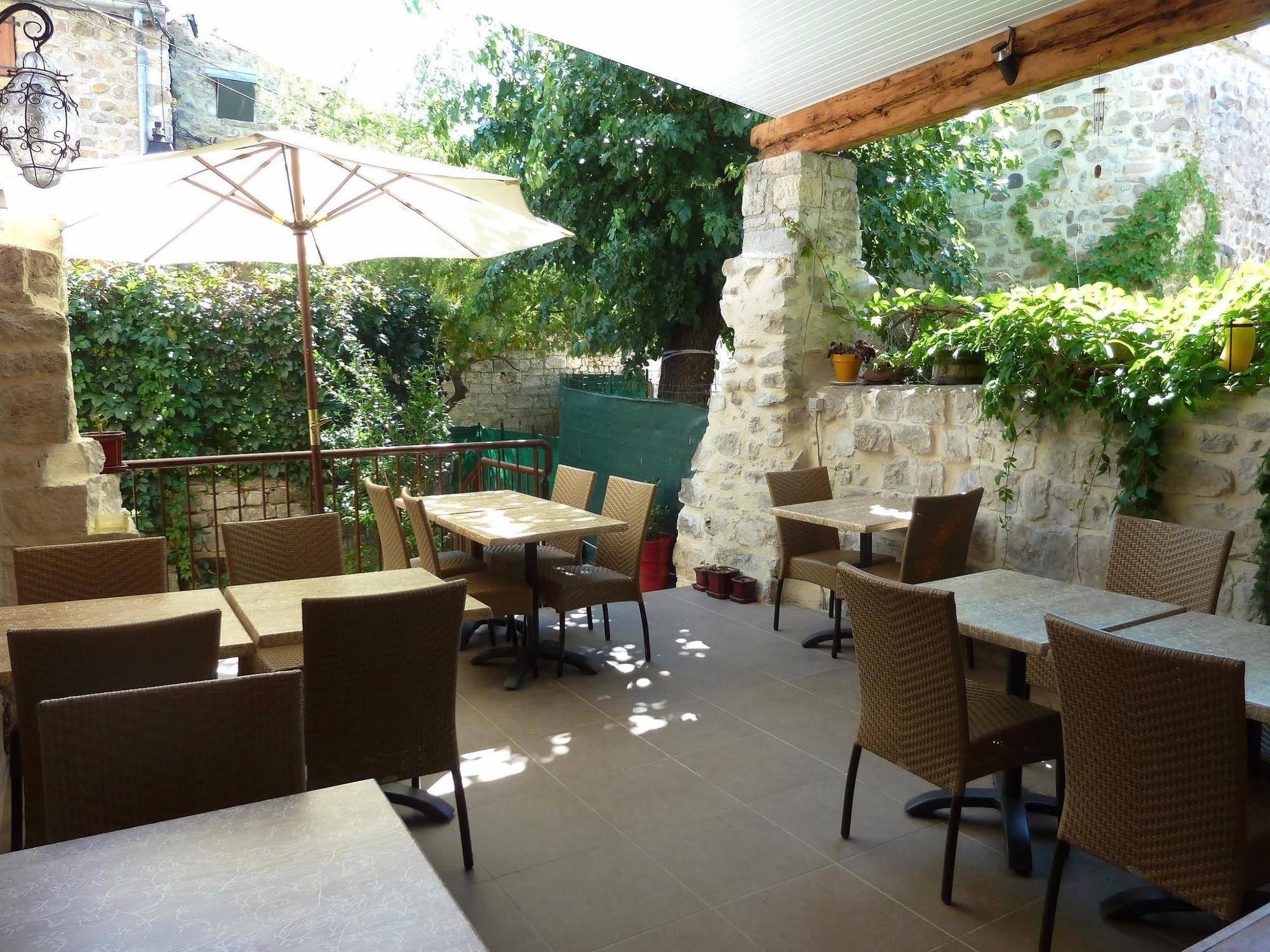 Auberge Du Vieux Lanas Logis Hotel Restaurant Eksteriør bilde